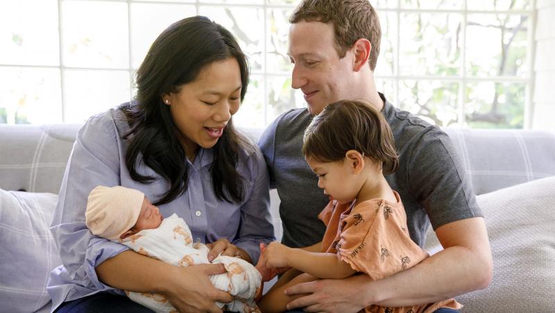 Fondatorul reţelei Facebook, Mark Zuckerberg, sărbătoreşte venirea pe lume a celei de-a doua fetiţe! Prima fotografie cu micuța August!