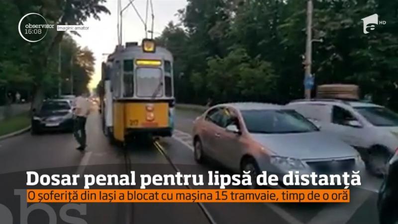 O șoferiță a reușit să blocheze 15 tramvaie, timp de o oră. Nu a parcat pe șine, așa cum vă așteptați