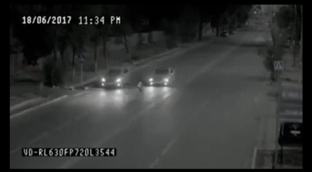 VIDEO: Dumnezeu pe Păm&acirc;nt! A salvat o fetiţă de la moarte sigură, &icirc;n ultima secundă! Camerele de supraveghere au surprins MINUNEA