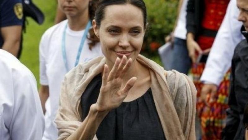 Fotografiile din reviste ne arată o Angelina Jolie superbă! Imaginile cutremurătoare surprinse de paparazzi, însă, şochează lumea întreagă: “Are doar 43 de kilograme şi pare stinsă”