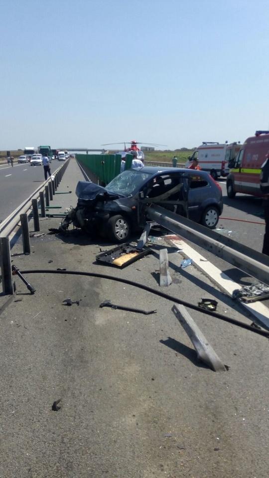 Cu ambele picioare amputate, femeia rănită &icirc;n accidentul de A4 s-a stins la spital! Copilul de sașe ani, aflat și el &icirc;n mașina, &icirc;l &icirc;ntrebase pe polițist: "A murit, mami a murit?"