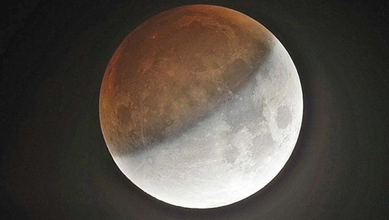Fenomen astronomic de neratat! O ECLIPSĂ parţială de Lună va avea loc luni