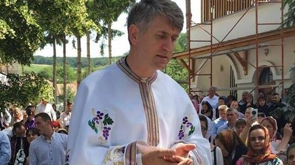 Biserica de la Moșuni, ne&icirc;ncăpătoare pe vremea c&acirc;nd slujea preotul Cristian Pomohaci, este acum aproape pustie!