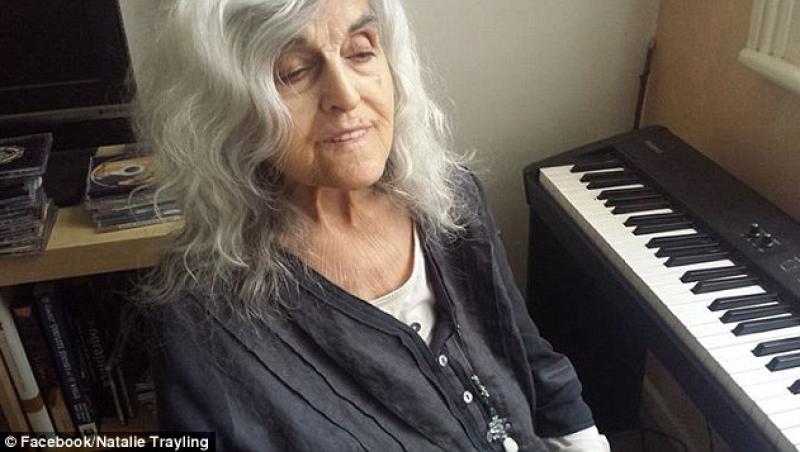 Video cu piele de găină! O bătrânică de 80 de ani cântă dumnezeieşte la pian: “Şi-a pierdut ambele fete, trăieşte pe stradă şi a scris cea mai tristă melodie de pe pământ”