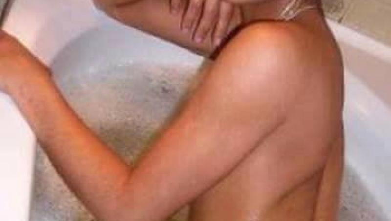 Rusoaicele, greu de întrecut...în prostie! S-au fotografiat în ipostaze jenante, iar imaginile au devenit virale!