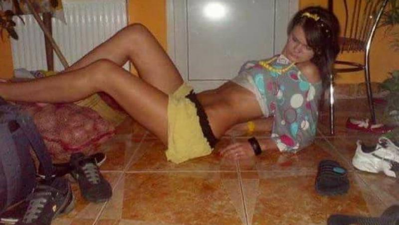 Rusoaicele, greu de întrecut...în prostie! S-au fotografiat în ipostaze jenante, iar imaginile au devenit virale!