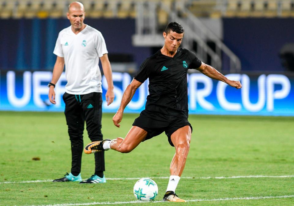 VIDEO: Cristiano Ronaldo, la un pas de accidentare &icirc;n autocar! Putea rata dintr-o prostie Supercupa cu Man. United