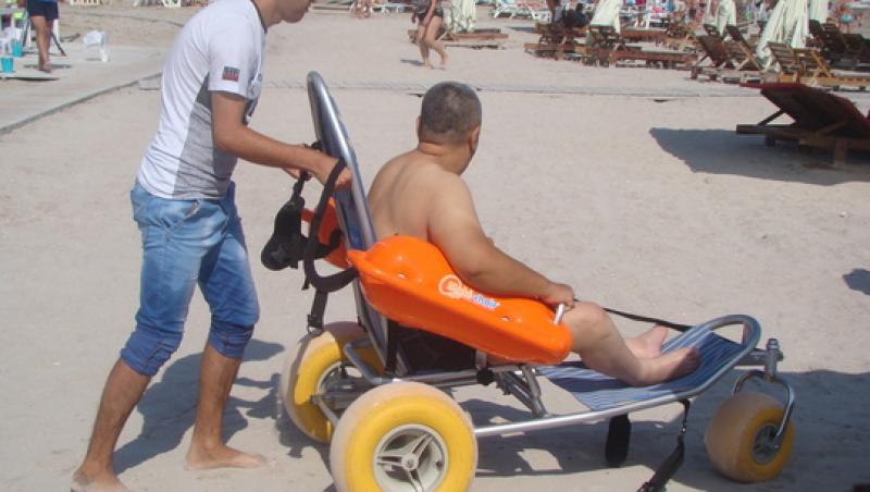 Premieră în România! Se deschide prima plajă cu facilități pentru persoanele cu dizabilități