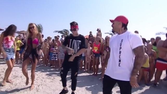 Lino Golden și Alex Velea au &icirc;ncins complet atmosfera la &bdquo;Neatza&rdquo; cu o piesă fierbinte! &bdquo;Esti o fată bună, da' ți-aș face numai rele&rdquo;