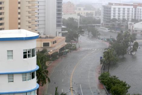 Autoritățile din Florida întâmpină noi obstacole: se luptă să îi oprească pe americani să nu tragă focuri de armă în uraganul Irma