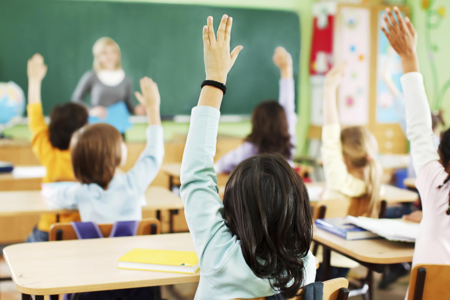 Eşti profesor sau &icirc;nvăţător şi ai rezultate remarcabile cu elevii tăi? Ţi-ai putea primi salariul &icirc;n funcţie de performanţă