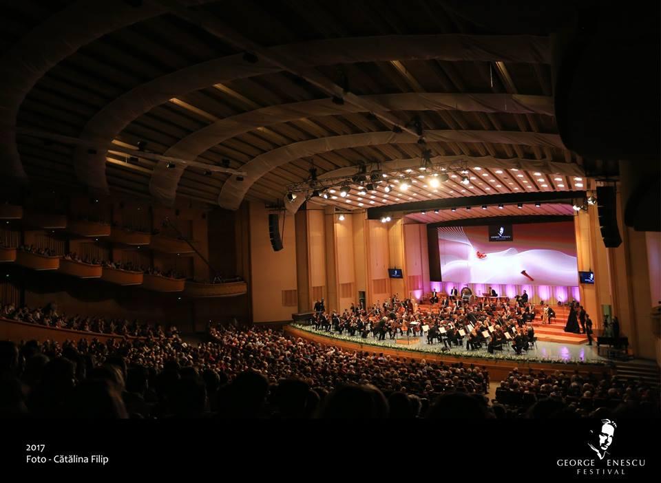 ”Rapsodia Română” de George Enescu răsună pe scena Sălii Palatului, în interpretarea Royal Philarmonic Orchestra. Agenda zilei de 12 septembrie