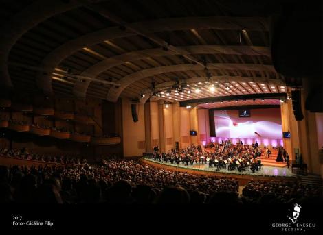 ”Rapsodia Română” de George Enescu răsună pe scena Sălii Palatului, în interpretarea Royal Philarmonic Orchestra. Agenda zilei de 12 septembrie