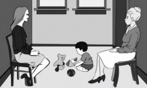 Testul la care doar una din cinci persoane răspund corect. Care dintre femeile din imagine este mama adevărată a copilului?