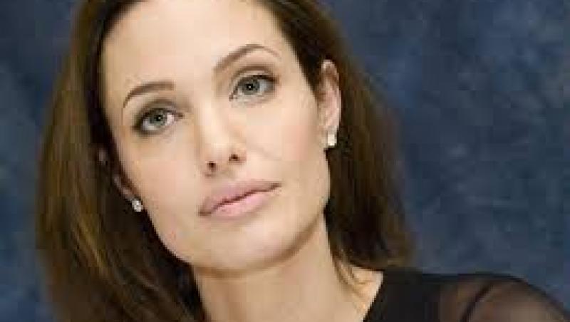Vremea trece, chipul i se stinge! Angelina Jolie a fost detronată în topul frumuseţii! Cine este femeia care i-a luat locul în lume