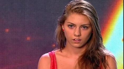 Jo sau tânăra ingenuă de la X Factor, devenită una dintre cele mai iubite artiste din România: ”Sunt o mare pupăcioasă. Așa îmi spuneu toți la X Factor”