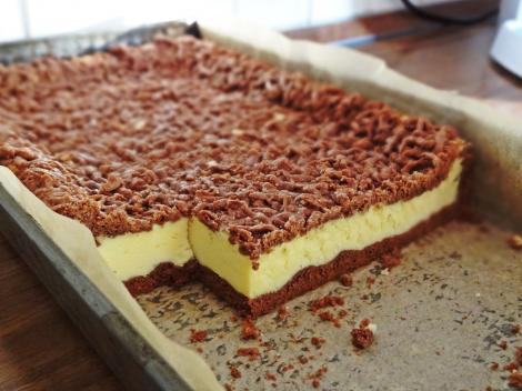 Încântă-i pe cei dragi cu un desert savuros și ușor de făcut: Prajitura "Sandwich" cu cacao și branză de vaci