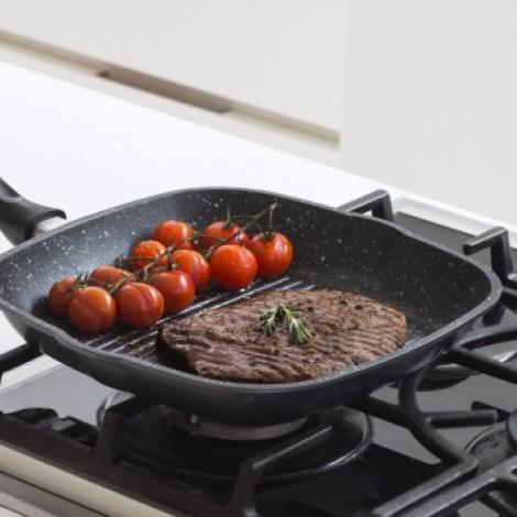 CONCURS! AloShop pune la bătaie tigaia "REGIS STONE GRIDDLE PAN"! Gătește ca un maestru bucătar!