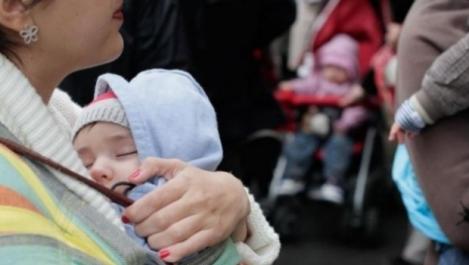Veste rea pentru mamele din România! Vor primi mai puţini bani pentru creşterea copilului