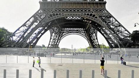 GALERIE FOTO: Turnul EIFFEL va fi blindat în spatele unui ”zid” dintr-o sticlă specială. 25.000.000 de euro contra atacurilor teroriste
