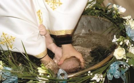 Durere fără margini! Ce s-a descoperit în gura bebeluşului care a murit la propriul botez