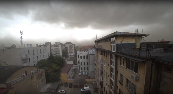 Peste 480 de pompieri, pregătiți să intervină &icirc;n Capitală, &icirc;n această seară. &Icirc;n așteptarea furtunii, autoritățile au transmis sfaturi prețioase cetățenilor