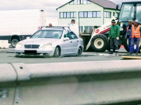 De-a râsu'-plânsu'! Un șofer a rămas captiv pe Centura Capitalei, după ce mașina i s-a înțepenit în beton: "Am dat drumul traficului pe 4 benzi, în condiţii de siguranţă"