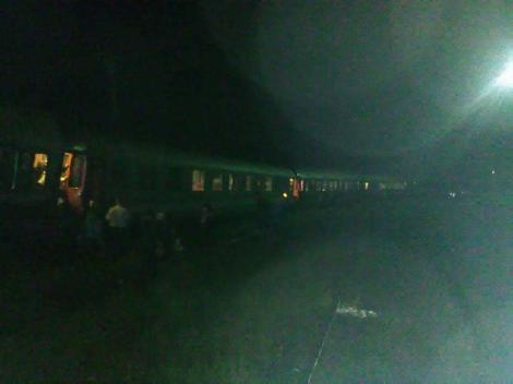 La un pas de tragedie! Trenul InterRegio Iaşi - Timişoara a deraiat la ieşirea din staţia Dej Călători