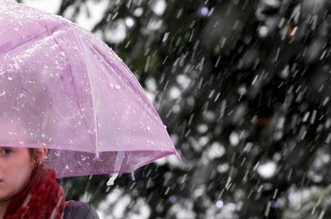 Vremea a luat-o razna! Cod Galben de VIJELII, burniţă şi temperaturi &icirc;n scădere