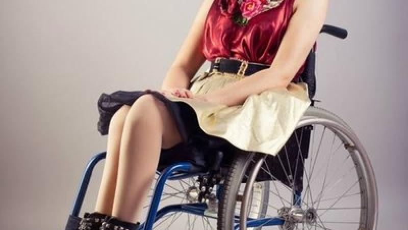 Magda Coman, modelul în scaun cu rotile, trăieşte o nouă dramă! De la 21 de ani, nu mai poate merge, iar necazurile se ţin lanţ în viaţa ei!