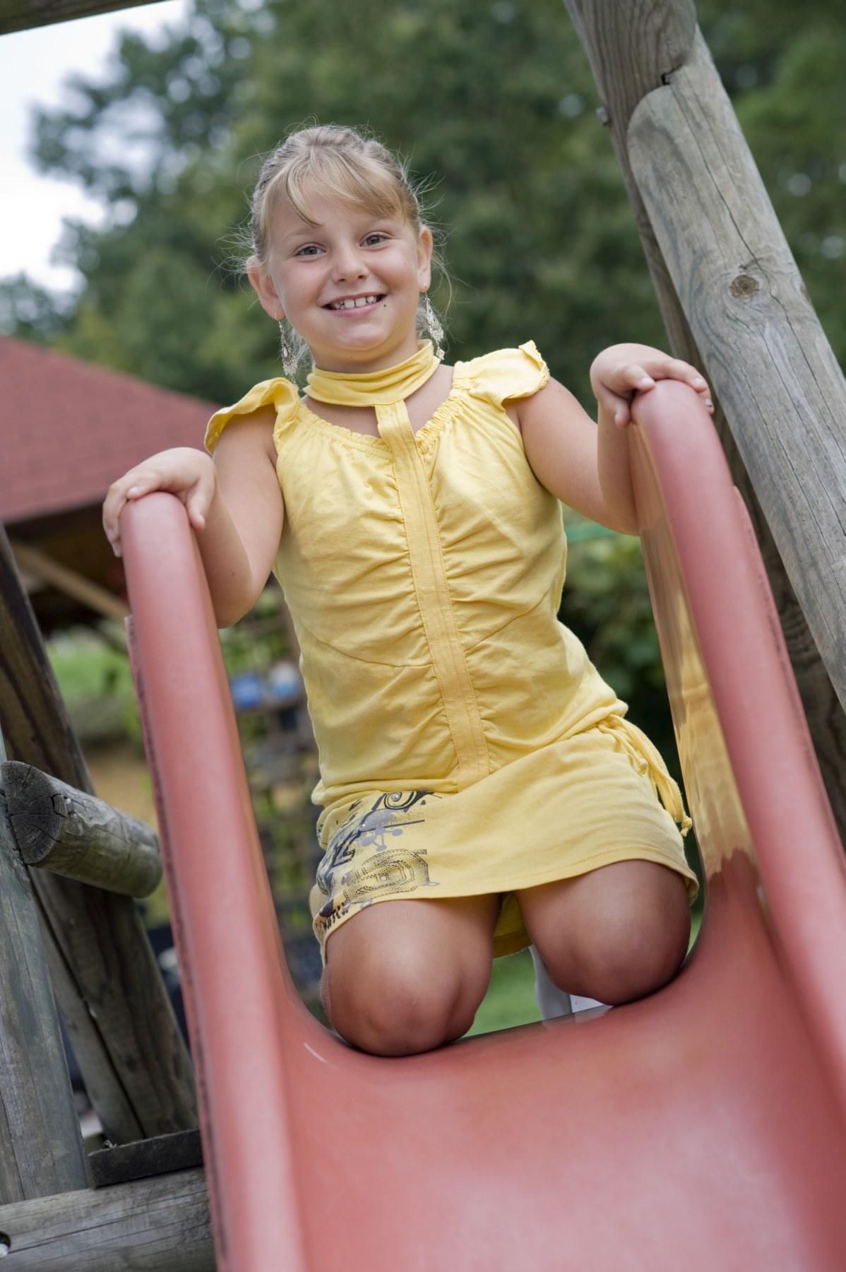 Caz tragic &icirc;n T&acirc;rgu Jiu. Copil de 6 ani, rănit grav &icirc;n parc