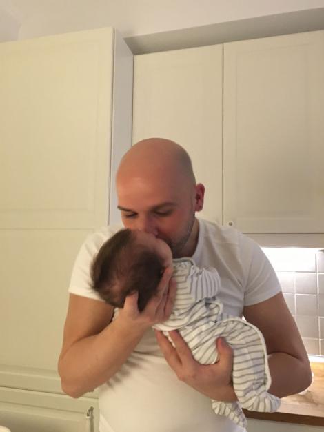 Petrecere mare &icirc;n showbiz! Andrei Ștefănescu și-a creștinat băiețelul. Micuţul Ayan a fost vedeta de data asta!