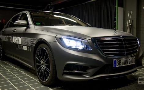 Mercedes a dezvoltat un nou tip de far inteligent  care va diminua accidentele rutiere