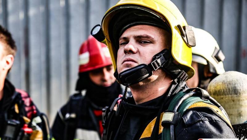 Dezvăluirile pompierului erou care a ajutat la stingerea incendiului de la căminul de bătrâni! GALERIE FOTO cu eroii care şi-au riscat viaţa lor pentru a o salva pe a altora