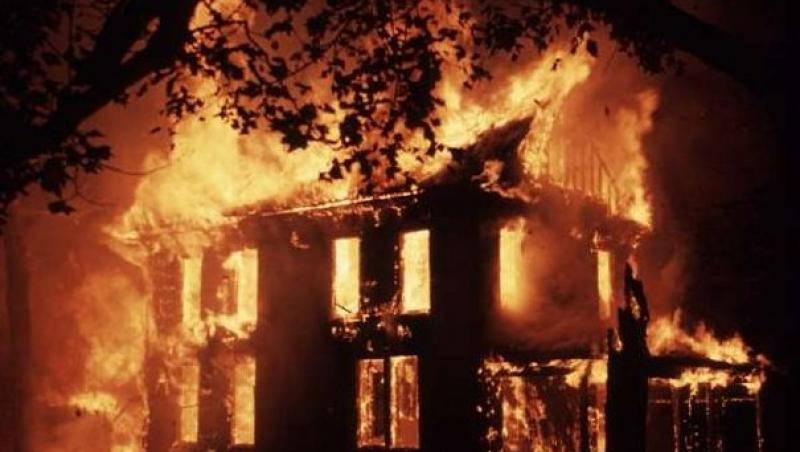 CRONOLOGIA TERORII! Incendii produse la locuințe și imobile în România! Au ars clădiri din temelii, bunurile s-au făcut scrum, iar vieţi au fost răpuse