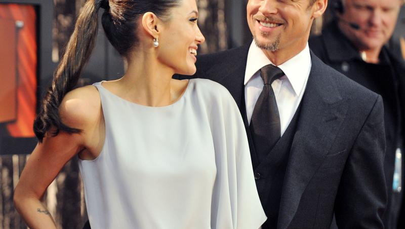 Angelina Jolie şi Brad Pitt s-ar fi împăcat, fără să renunţe la divorţ. Motivul? 