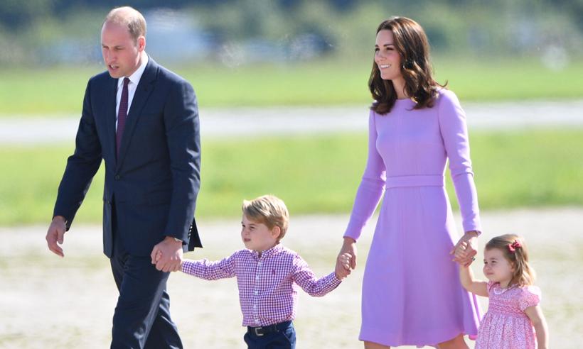 Prințul William și Kate așteaptă al treilea copil! Micuţii George și Charlotte sunt nerăbdători să se joace cu bebeluşul!