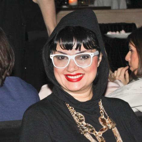 Ozana Barabancea, cu coadă de cal, machiaj smokey eyes și zeci de kilograme &icirc;n minus: &bdquo;De cinci ani, de c&acirc;nd jurizez Te cunosc de undeva, am &icirc;ntinerit! Mi-am donat hainele!&rdquo;