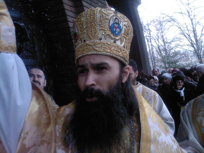 Episcopul Vicar Paisie al Timișoarei a rămas fără permis după ce a fost prins cu 170 km/h