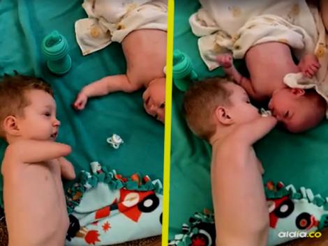 Ți se va rupe sufletul! S-a născut fără brațe și fără picioare, dar își îngrijește fratele nou-născut! Video VIRAL