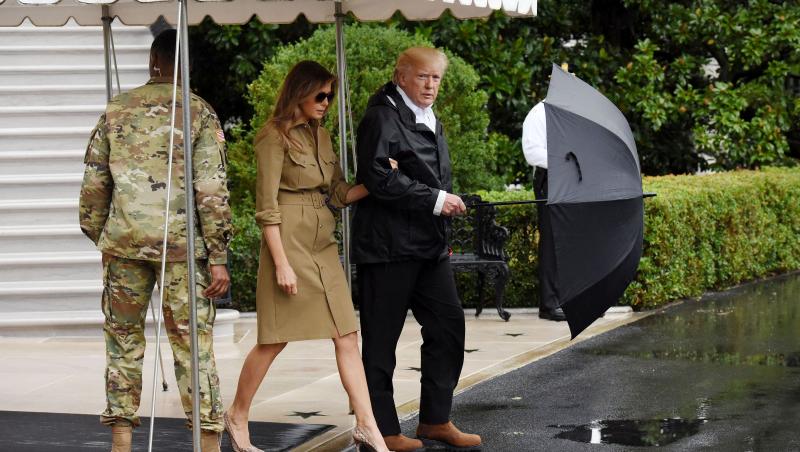 Ținuta Melaniei Trump pentru inundații? Tocuri cui și ochelari de aviator! Însă gestul ei pentru a ajuta victimele uraganului face înconjurul lumii