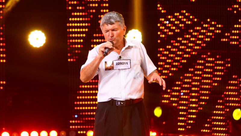 De la taraba cu legume din piaţă, direct pe scenă “X Factor”. Marian Tănase sau cel mai mare fan Julio Iglesias a făcut show: “Altul nu există pentru mine. Am lăsat sapa acasă şi am luat microfonul”