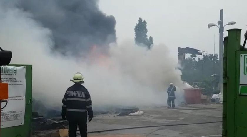 Incendiu uriaș la Timişoara, fumul se vede de la kilometri distanţă!