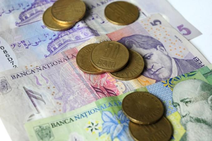 BNR a lansat bancnotele şi monedele cu noua stemă a ţării! Cum arată banii pe care &icirc;i vei avea, de anul acesta, &icirc;n buzunare