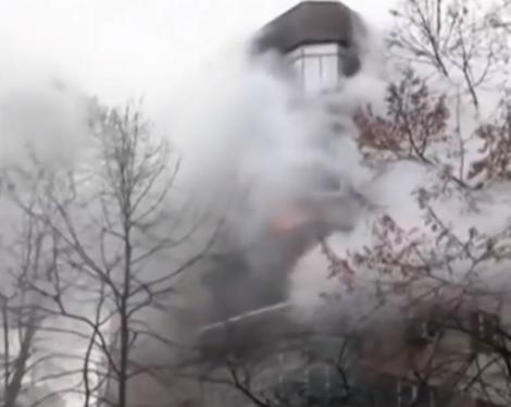 Incendiu puternic într-un bloc din Bucureşti! Persoanele sunt evacuate de urgență!