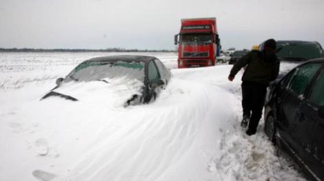 România intră sub infernul alb. Unde sunt așteptate cele mai mari cantități de zăpadă. Meteorologii avertizează: Va fi ger crunt