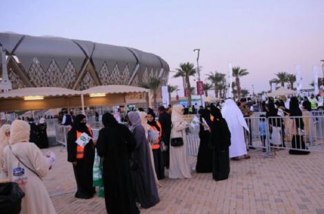 Video! Zi istorică în lume! Pentru prima dată, femeile din Arabia Saudită au putut fi prezente în tribune la un meci de fotbal