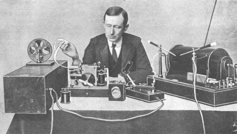 „Alo, Alo, aici Radio Bucureşti !”, așa începea prima transmisie radio din România. Sunt 90 de ani de atunci
