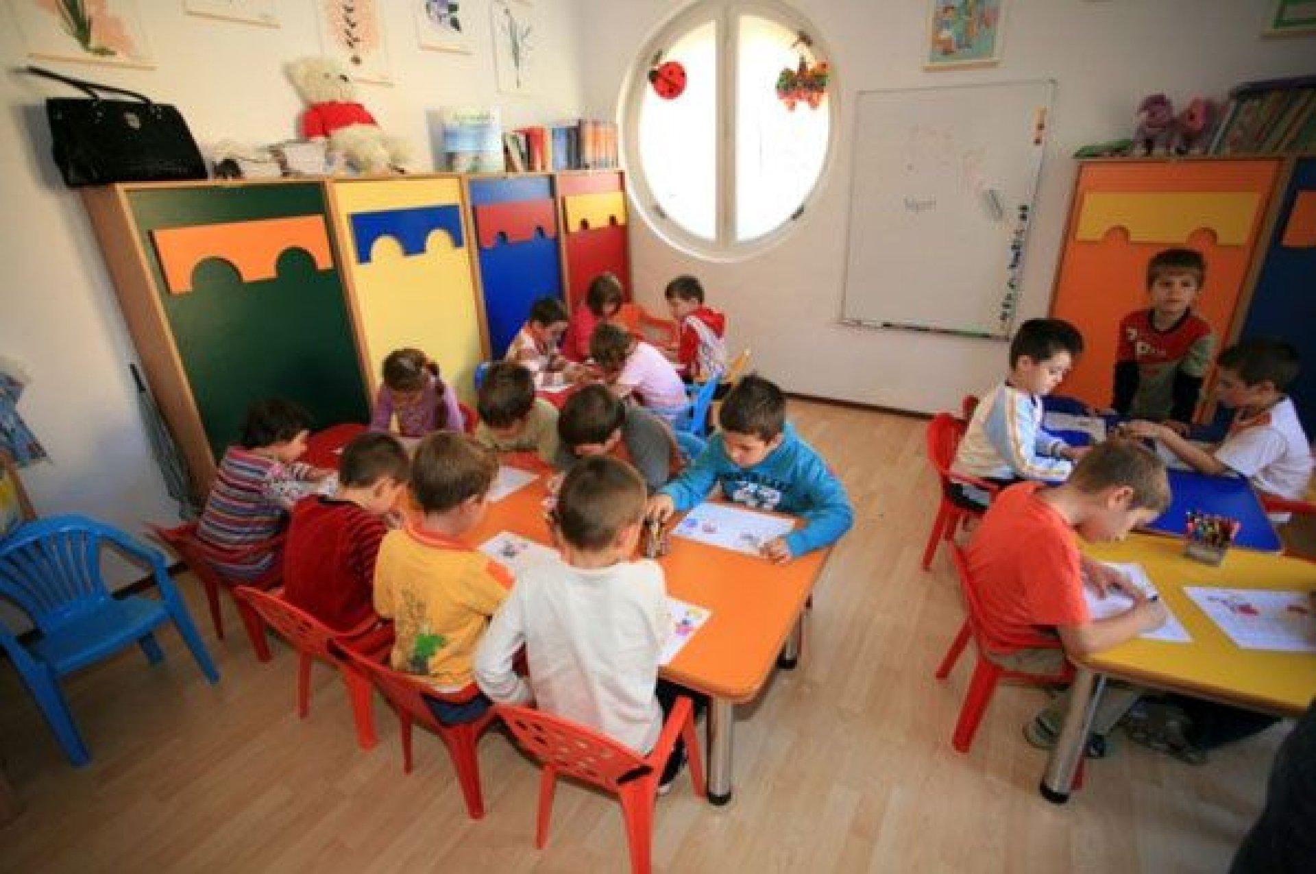 Părinții sunt scandalizați! Mai mulți copii de grădiniță sunt suspecţi de TBC după ce educatoarea a fost diagnosticată cu această boală