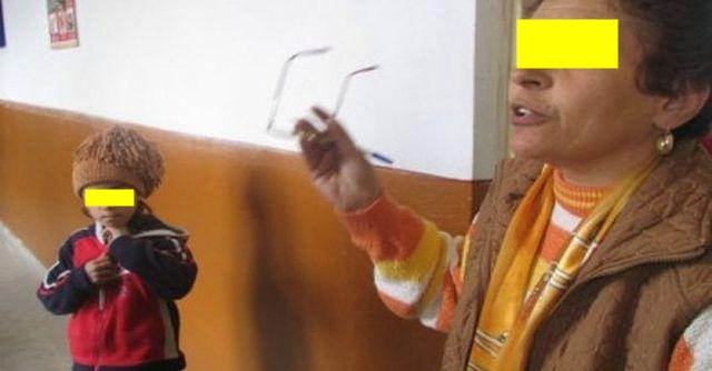 &bdquo;Mă-ta se duce &icirc;n Italia să şteargă c****e&rdquo; Uite &icirc;n ce HAL o UMILEȘTE această profesoară pe fata ai cărei părinți sunt plecați &icirc;n STRĂINĂTATE!